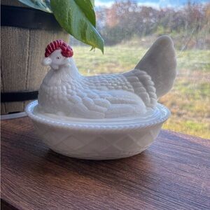 Vintage milk glass Westmoreland hen on nest with red comb